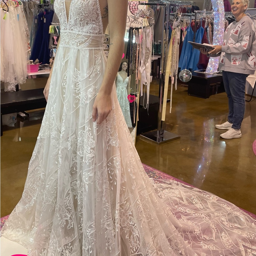 Unworn Wedding Dress - size 4